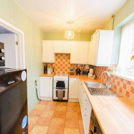 4 Bed - 2 Baths 1 Walk In Shower Lots Of Parking Ipswich Exterior foto