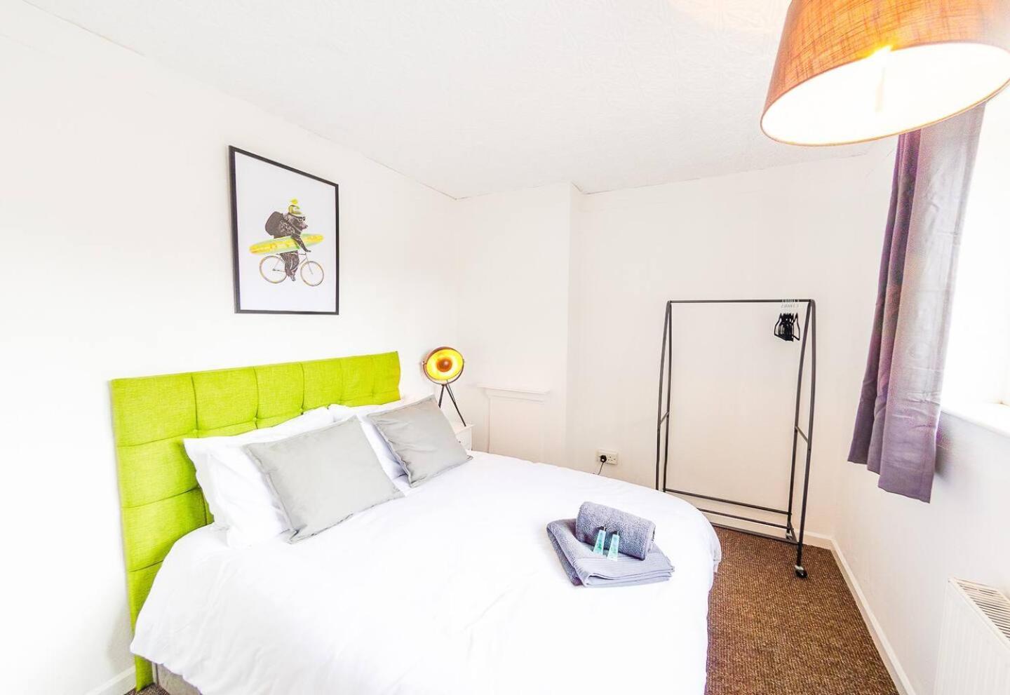 4 Bed - 2 Baths 1 Walk In Shower Lots Of Parking Ipswich Exterior foto