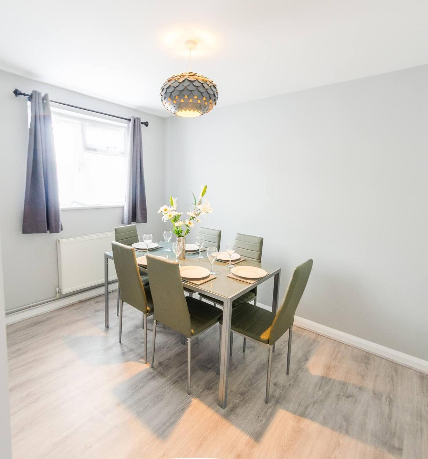4 Bed - 2 Baths 1 Walk In Shower Lots Of Parking Ipswich Exterior foto
